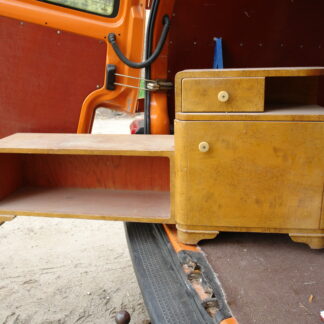 chodbový nízký stolek