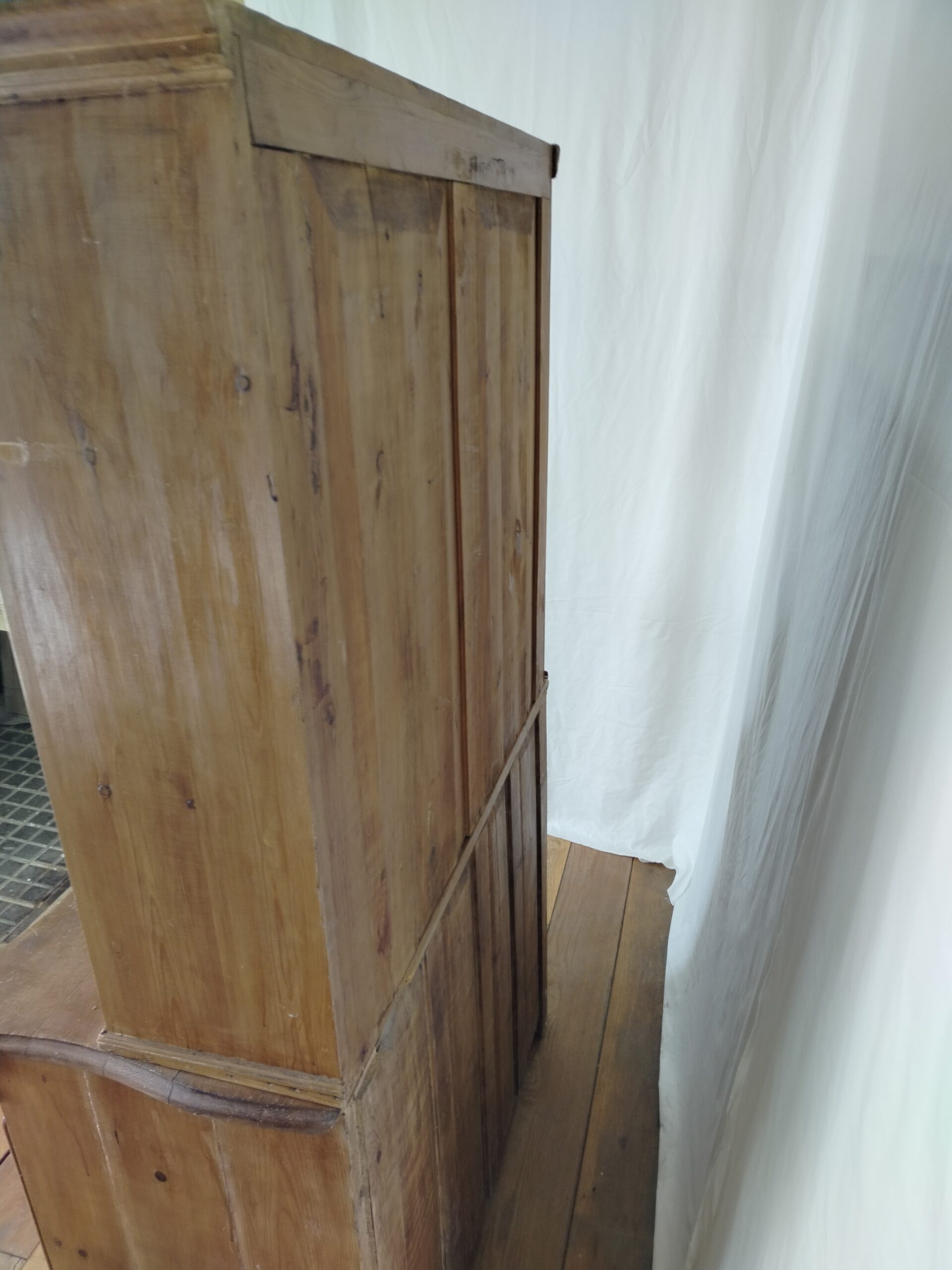 Starožitný kredenc - Obrázek 11