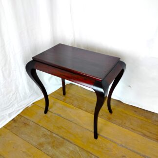 Dřevěný odkládací stolek