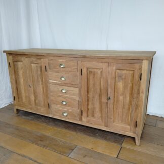 Masivní teaková komoda po celkové renovaci