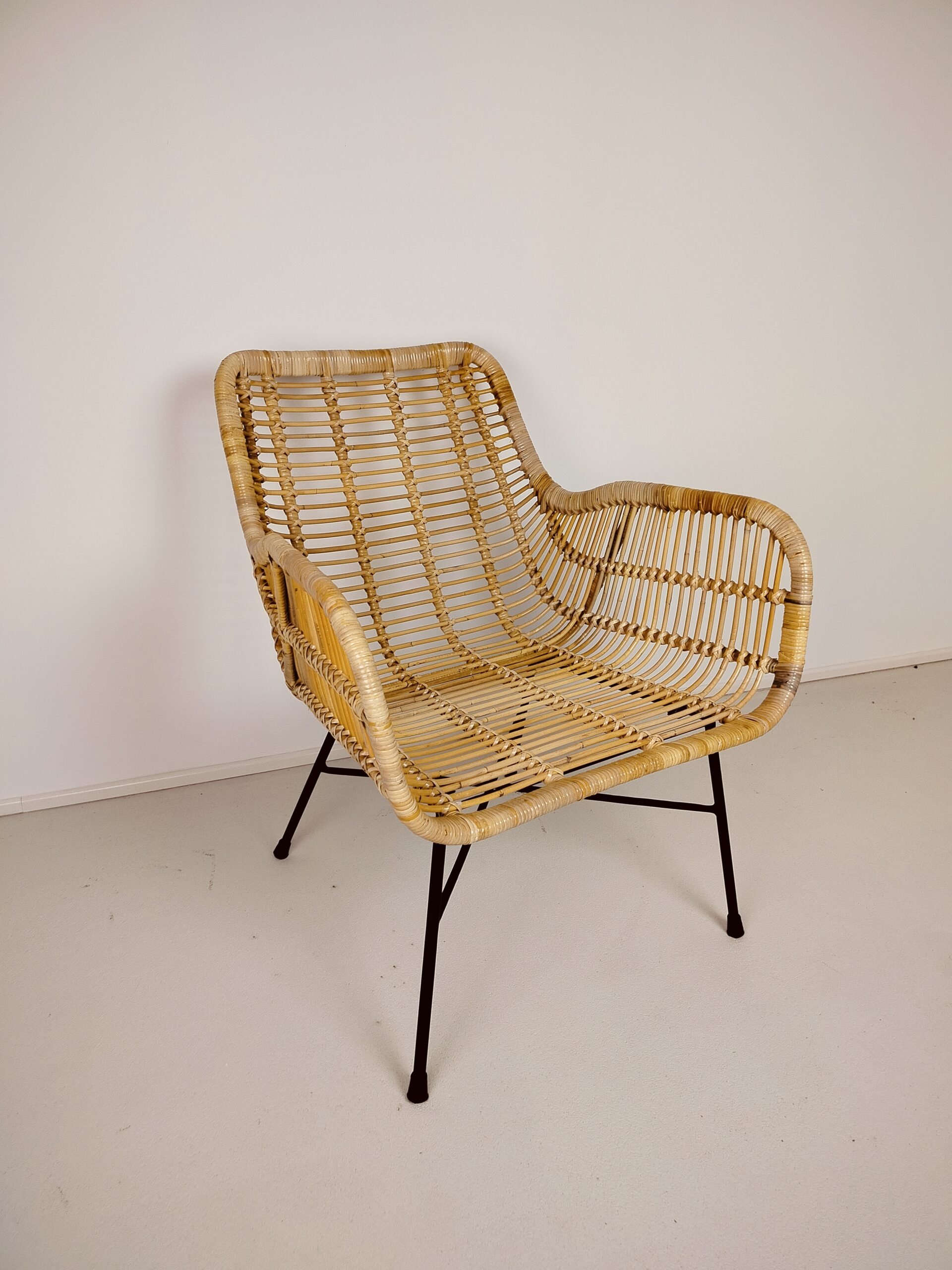 Jídelní designové křeslo – Ratan & Kov