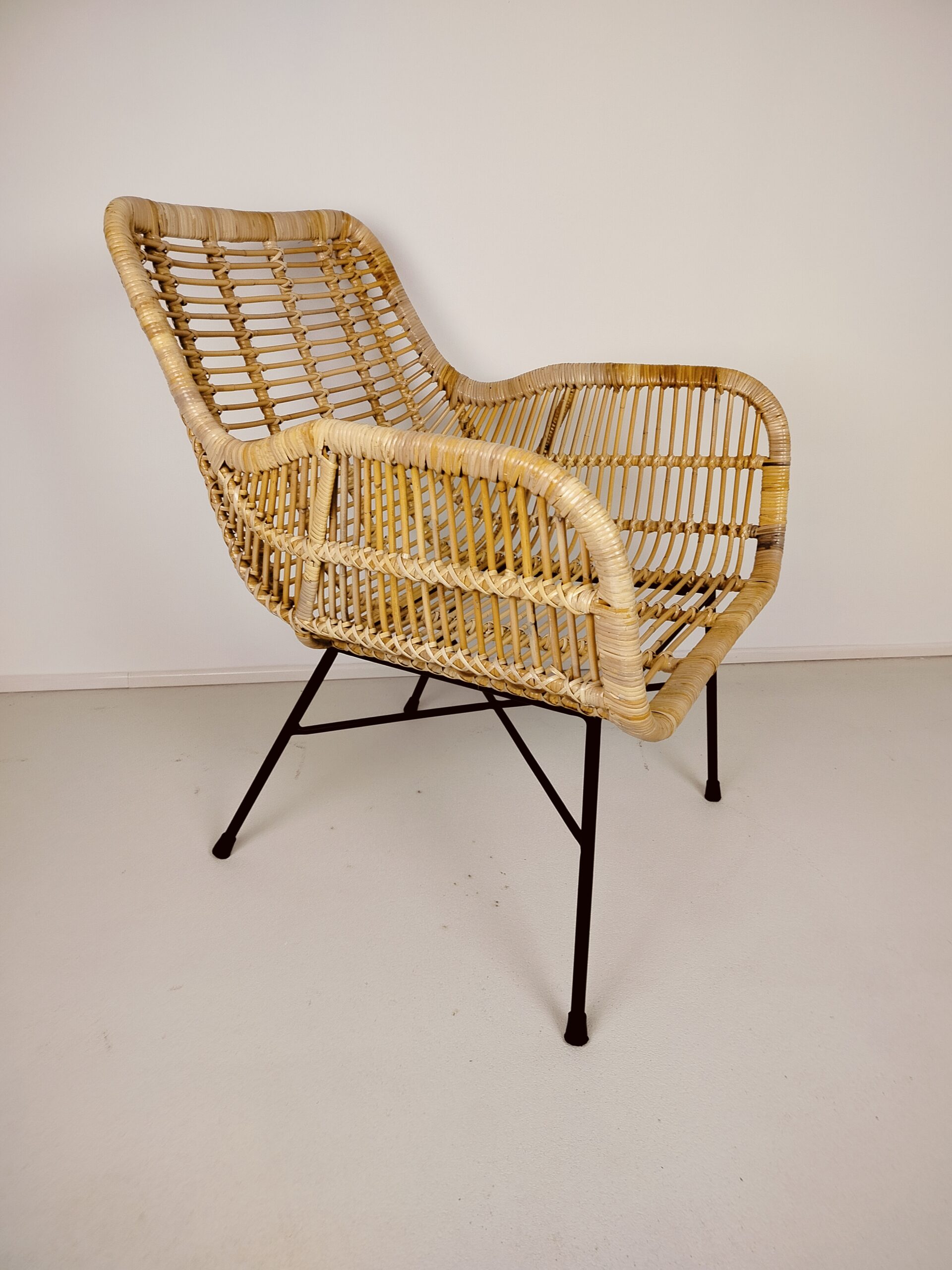 Designové křeslo – Ratan & Kov
