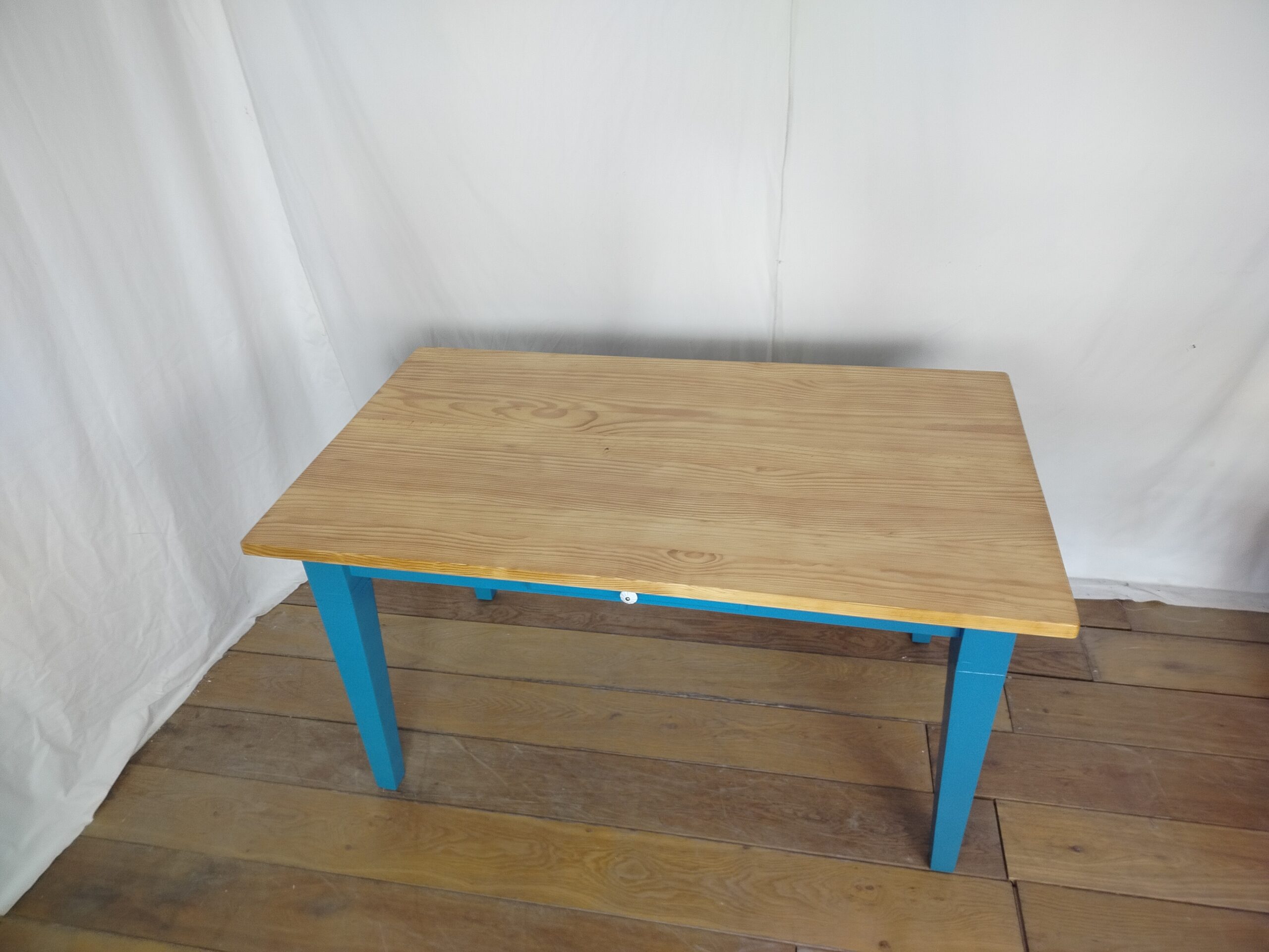 Dřevěný jídelní stůl po renovaci - Obrázek 6