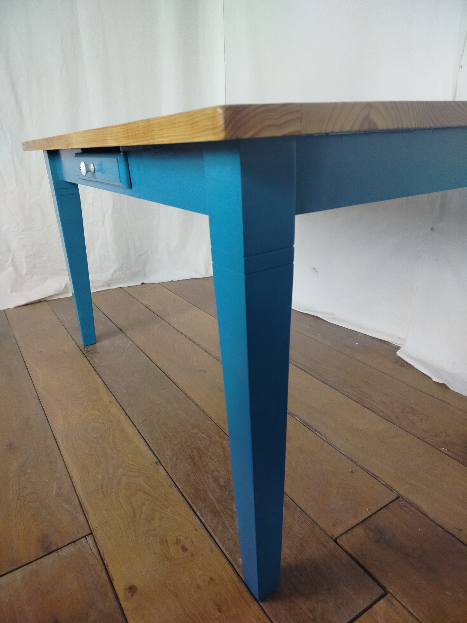 Dřevěný jídelní stůl po renovaci - Obrázek 7